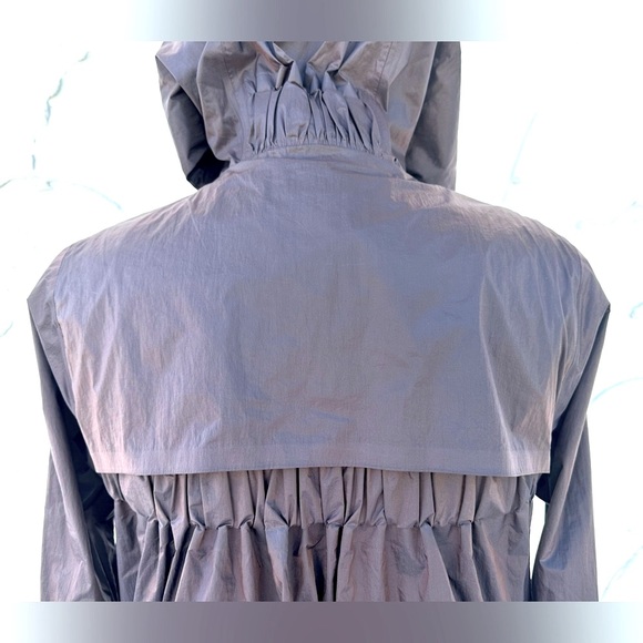 LULULEMON ladies waterproof rain/windbreaker Jacket - Picture 7 of 14